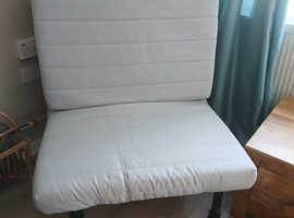 lovely comfy clean bed seat