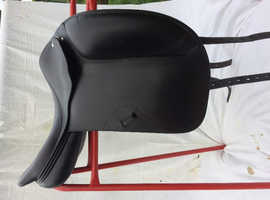 Amerigo Pinerolo 17.5" medium Brown Dressage Saddle