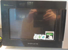 FREE MICROWAVE - FOR QUALIFIED ELECTRICIAN / SPARES ONLY - COLLECTION