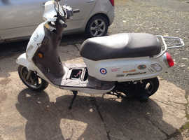 JOB LOT OF PROJECT BIKES 6 IN TOTAL ROAD AND SCOOTERS. DELIVERY AVAILABLE