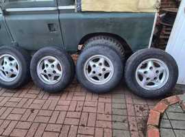 Land rover 300 tdi alloys with tyres