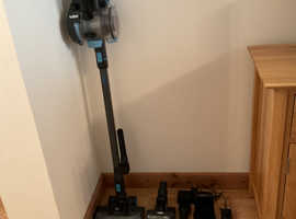 For Sale Vax One Blade4 cordless vacuum cleaner as new condition