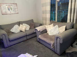 Sofa in Hull | Second-Hand Furniture Homeware - Freeads