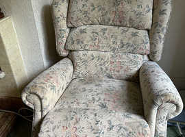 Free rise and recline chair
