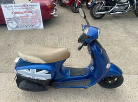 2003 Piaggio ET4 125cc 4 stroke engined learner legal scooter £995 on the road.