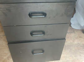 Stationary unit with drawers
