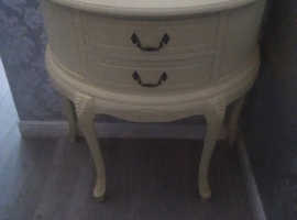 BEAUTIFUL 2 DRAWER TABLE in PERFECT condition 82 x 80 cm £75 ono