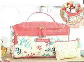 NEW Vanity Case & Pouch for young girl ! can be posted.