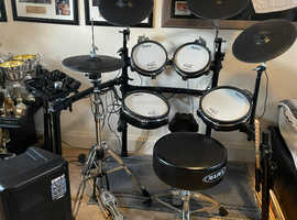 Roland TD25-KV Electronic drums with Stool and 10" 700W Yamaha DBR10 Monitor
