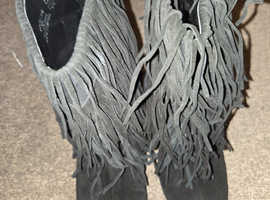 ZARA BASICS BLACK BOOTS WITH TASSELS SIZE 5