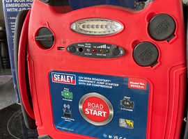SEALEY 12v 900A ROADSTART Emergency Jump Starter with Air Compressor. USB outlet & 2 x 12v DC OUTPUT Sockets, LL65 4, Anglesey