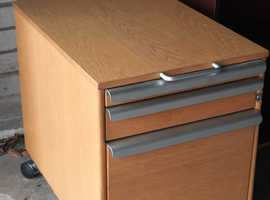 Office pedistal with drawer and space for hanging files