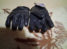 Motorcycle gloves