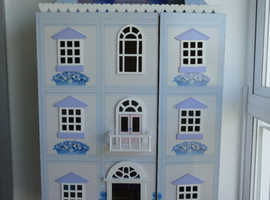 Attractive Child's Dolls House (Free on Collection)
