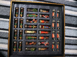 robin hood  resin chess set as new