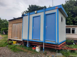 mobile toilet/shower building