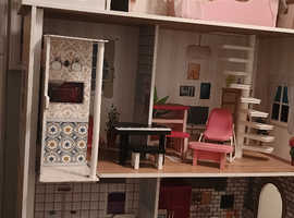 Three tear dolls house balany lift all furniture ex condition £40