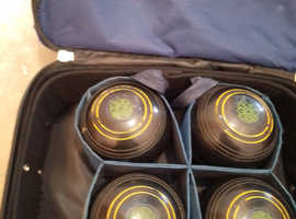 Bowling bag with bowls