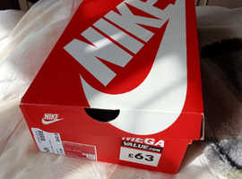 Brand new Nike vision trainers size 8 still boxed