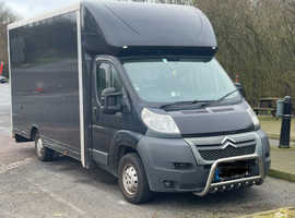 Fast eddies van and man