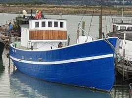 Distinctive Houseboat Conversion - Sandbas