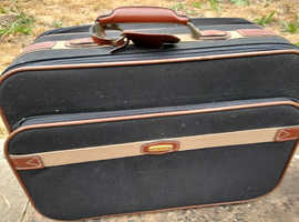 Jensen Medium Size Black Luggage Case