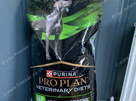 PURINA PROPLAN Veterinary Diets Hypoallergenic Dry Food 11kg and PURINA PROPLAN Mousse Wet Food 15 x 195g.