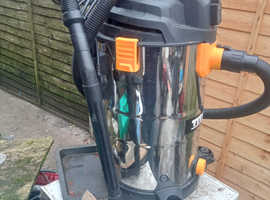Wet and dry hoover