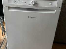Hotpoint freestanding white dishwasher