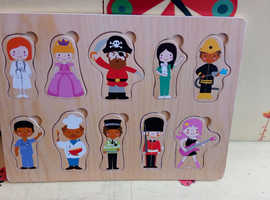 Children's professional wooden puzzle