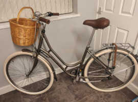 Ex display ladies willow Raleigh bicycle