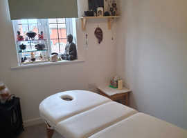 Innerpeace Den, Reiki healer & Indian Head Massage therapist.