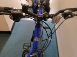 Hybrid Bicycle/ very good condition. Looks as new. Hardly used really