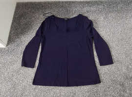 Ladies top size 12 never been worn