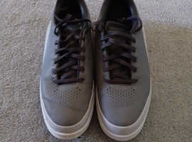 Golf shoes