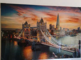 very large pic of London bridge