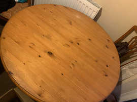 Pine extendable table