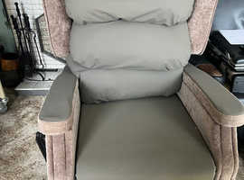 Accora Riser Configura Comfort Chair Small Collection, Includes Cushionair