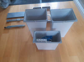 Good quality pull out (3 bin) kitchen waste unit