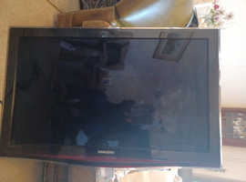 Samsung LED 37 inch TV with built-in freeview
