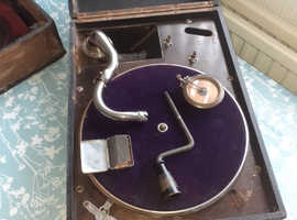 Retro gramaphone  ..plays  old 78 records