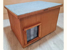 Insulated cat house
