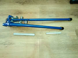 Plumbing 15mm and 22mm pipe bender