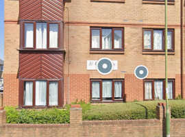 Immaculate 1/2 bed g/f flat