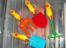 (376) Ducklings children's garden set, new!