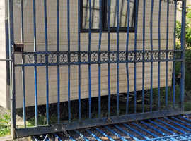 Very large metal gates