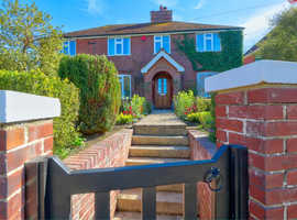 5/6 bed detached property with driveway for sale in Ash CT32