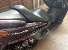Yamaha majesty 250 scooter