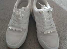 Size 6 womans Casual Trainers