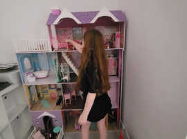 Large Dolls house great for Barbies
